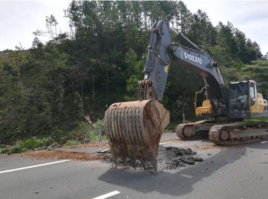 建設(shè)大道延伸段(車站北路至皖贛鐵路)今日破除高速