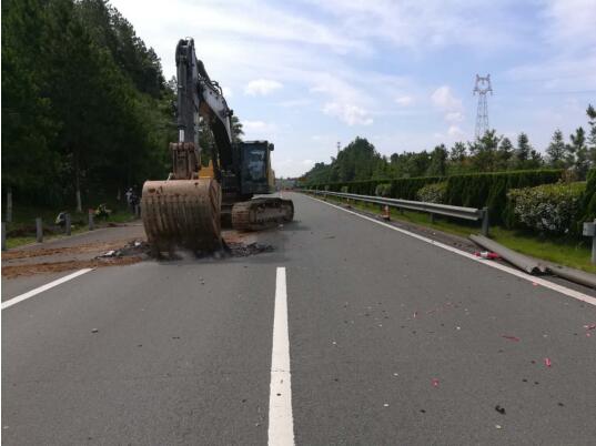 建設(shè)大道延伸段(車站北路至皖贛鐵路)今日破除高速