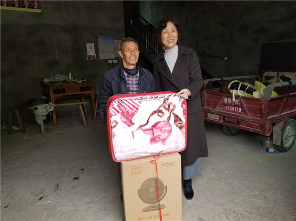 投身脫貧攻堅，親情關(guān)愛鄰里——市城投集團(tuán)開展“國際志愿者日”主題活動